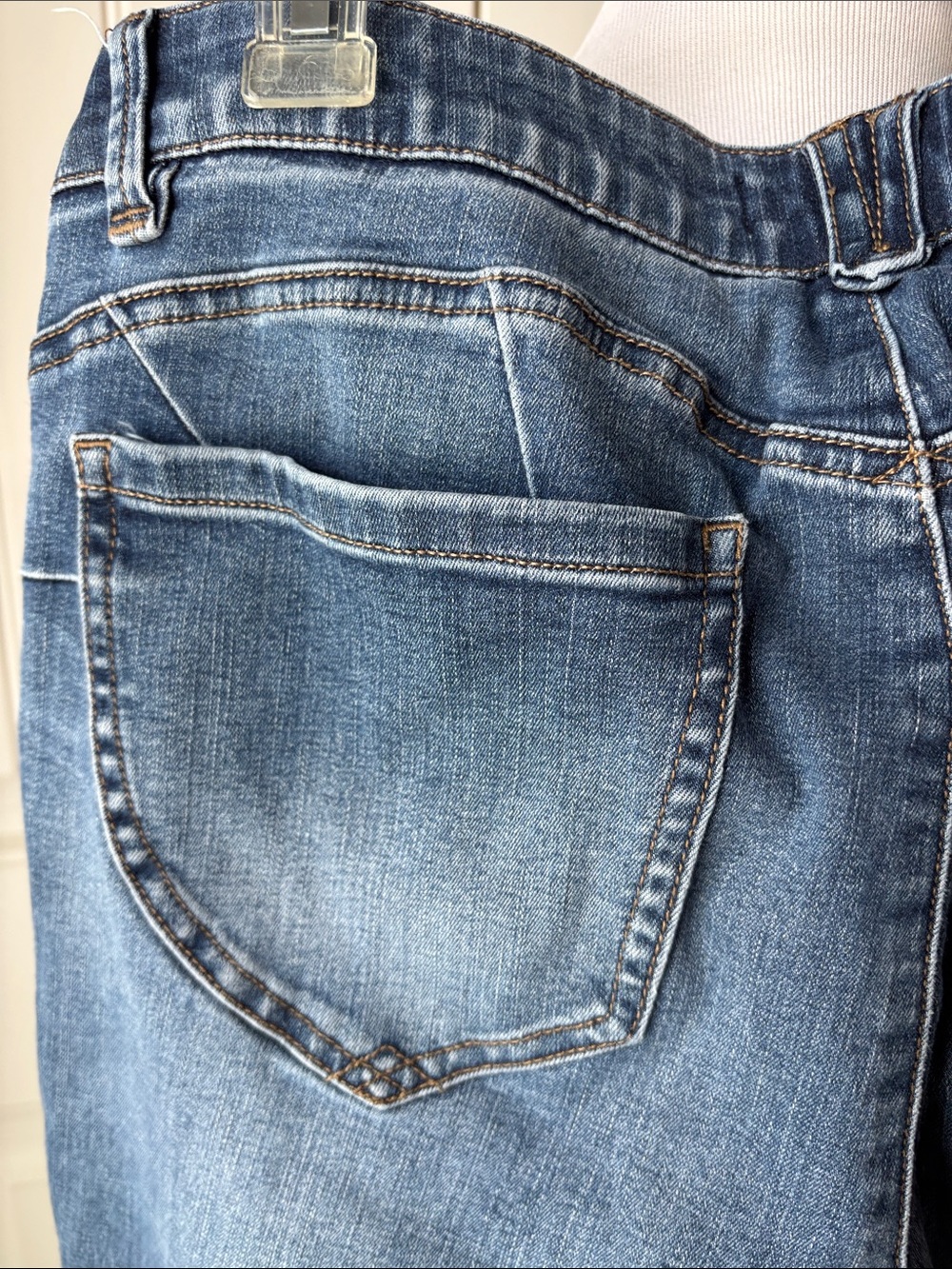 Democracy Women's Medium Blue Skinny Jeans with Light Distressing - Picture 6 of 6
